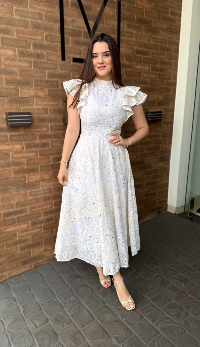 VESTIDO BRANCO BORDADO
P