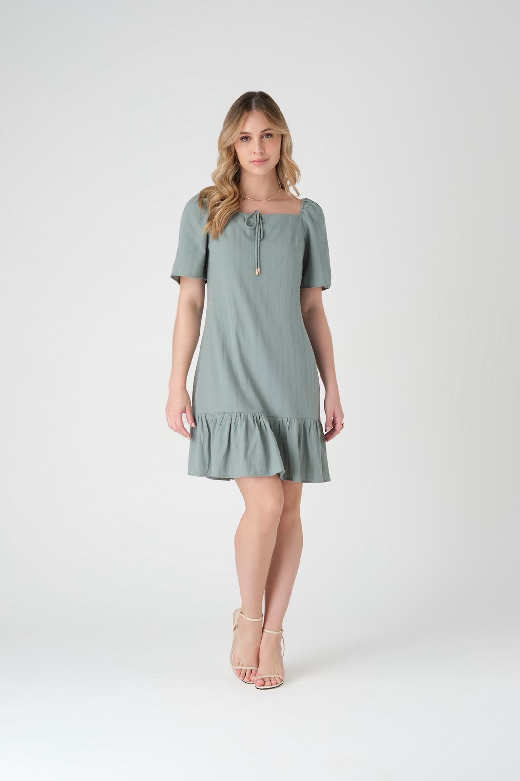 Vestido Curto com Babado na Barra Smel