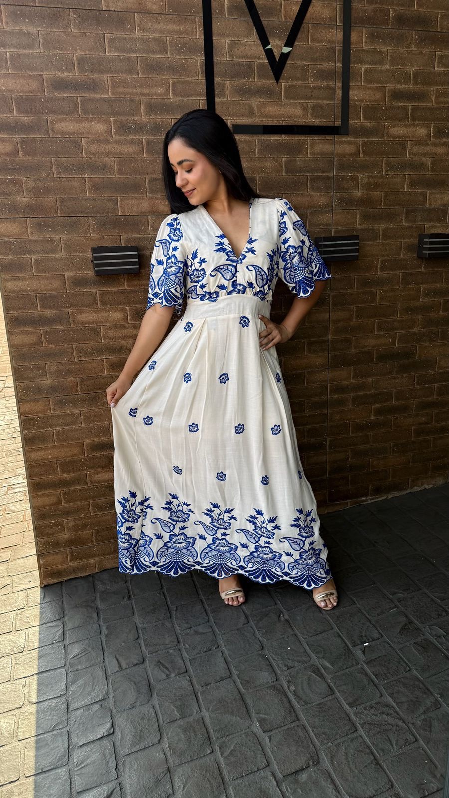 Vestido Midi Bordado Floral - Image 2