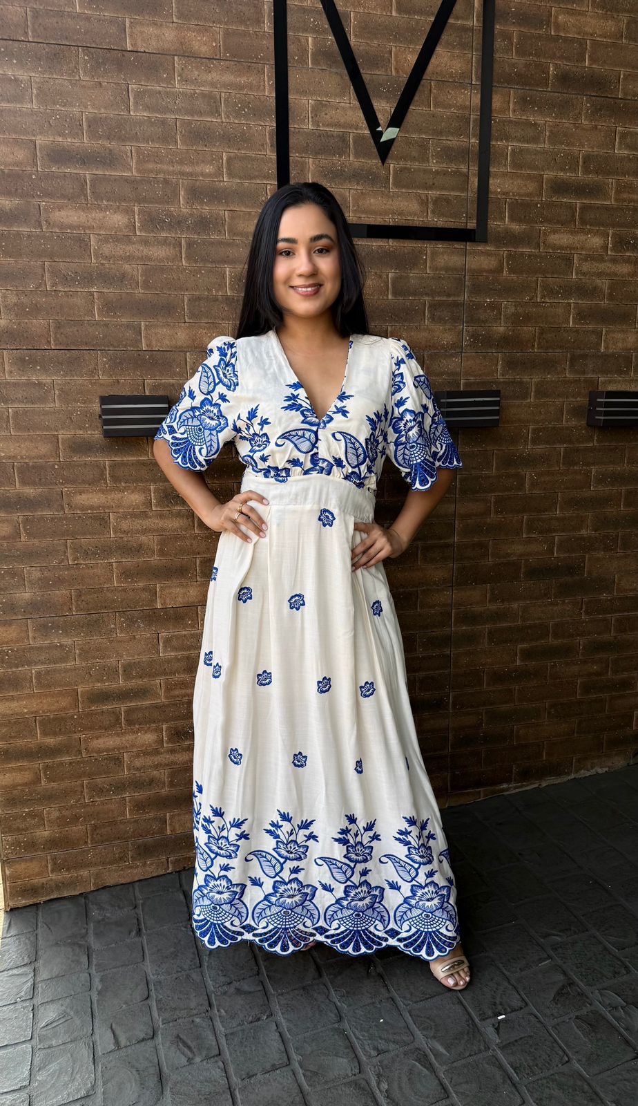 Vestido Midi Bordado Floral