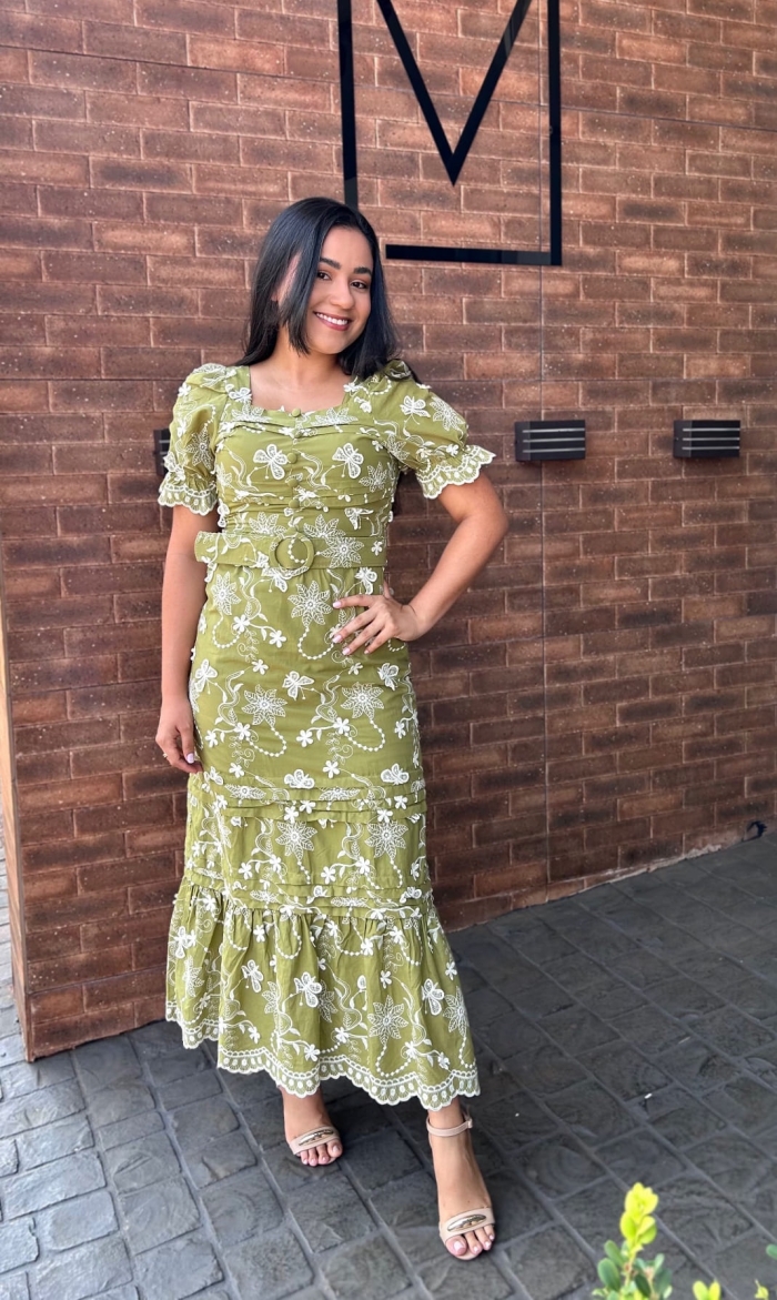 Vestido Bordado com Cinto