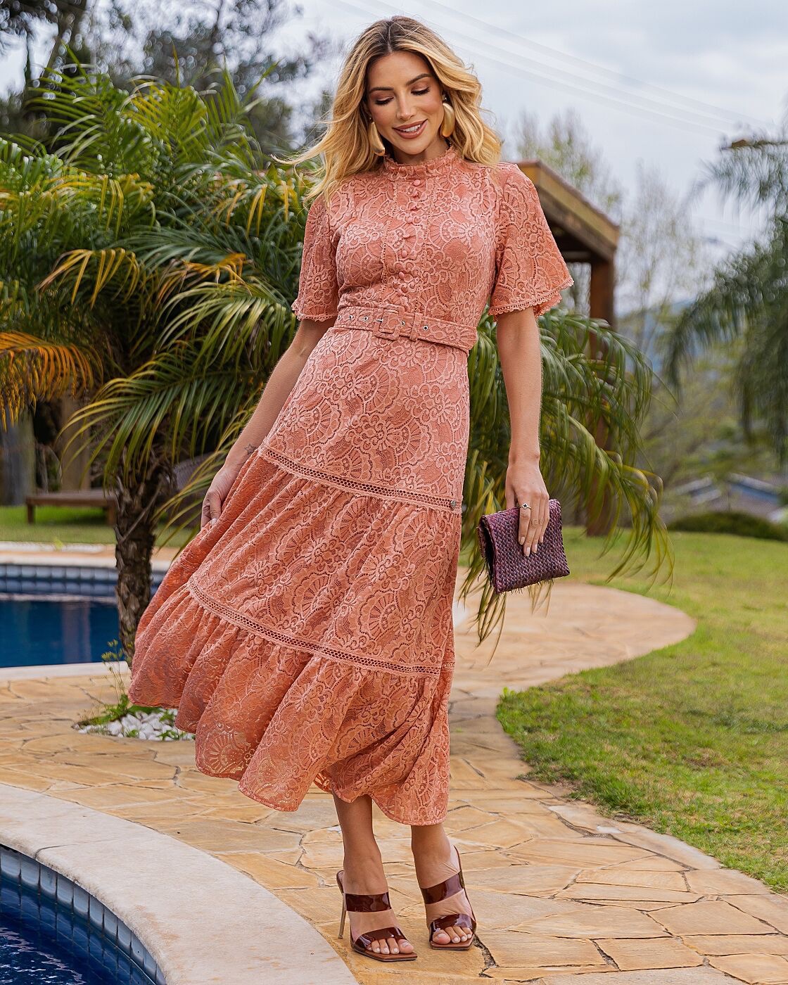 Vestido em Renda Maxi Midi Forrado
